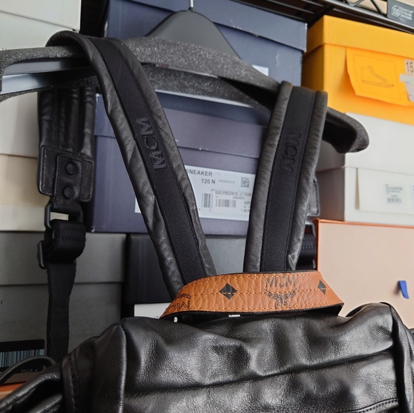 MCM Killian Medium Leather Logo Backpack - Picture 5 of 11